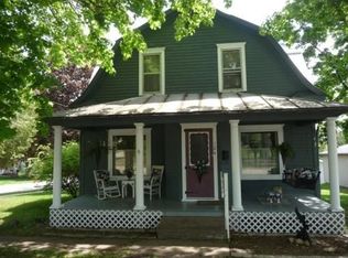 124 N Harrison St, Waupaca, WI 54981