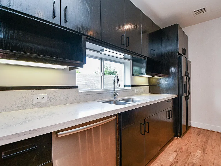 92 Dennis St #B — Photo 25