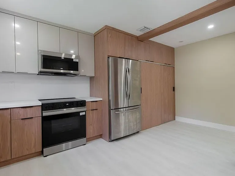 5409 NE 4th Ave — Photo 3