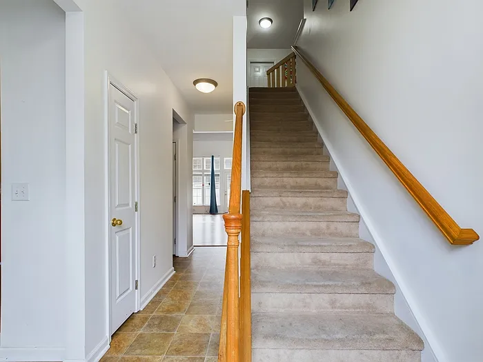 3 bed, 2.5 bath, 1908 sqft, $1,750 — Photo 3