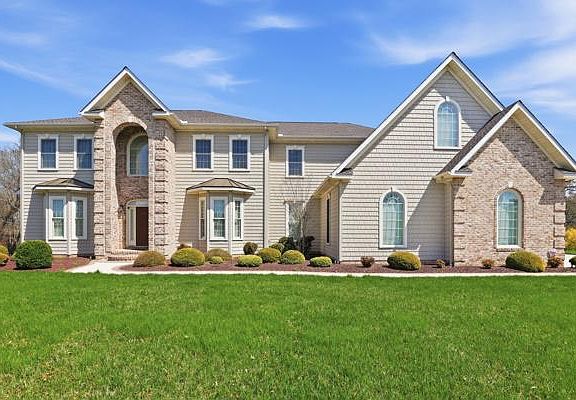 3rd image of 18 Lake Crest Dr