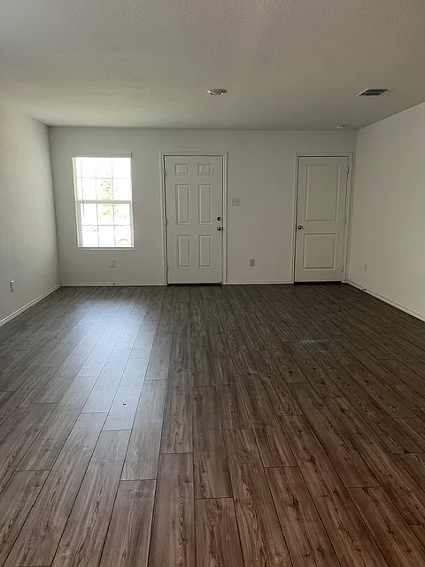 3 bed, 1261 sqft, $1,695 — Photo 3