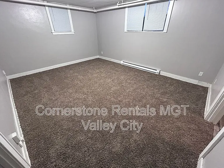 208 5th Ave SW #3 — Photo 1