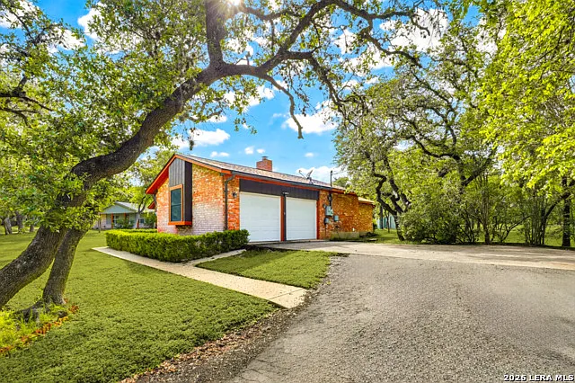 1125 Fawn Dr — Photo 2