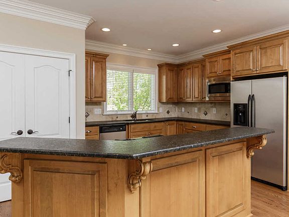 2nd image of 150 Cochrane Castle Cir