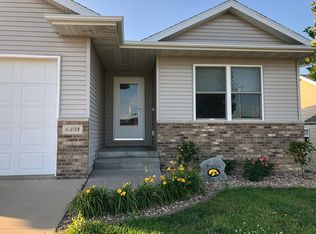 6408 Palmetto Cir SW, Cedar Rapids, IA 52404