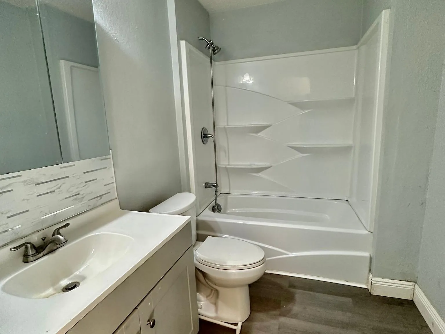 5 bed, 2300 sqft, $2,000 — Photo 3