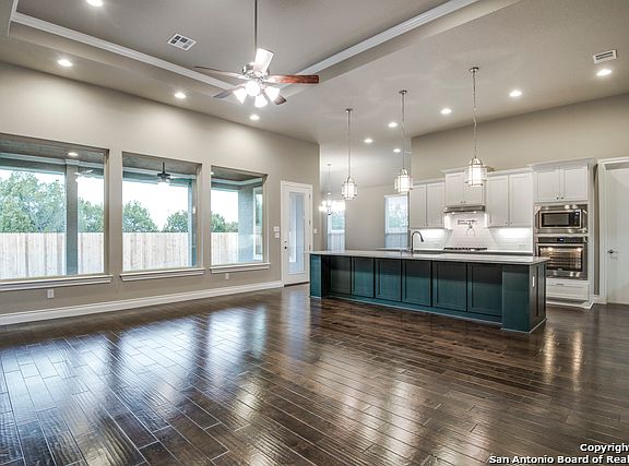 5th image of 15403 Capri Ln