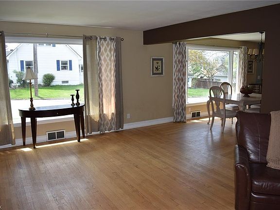 4th image of 802 N Bentley Ave