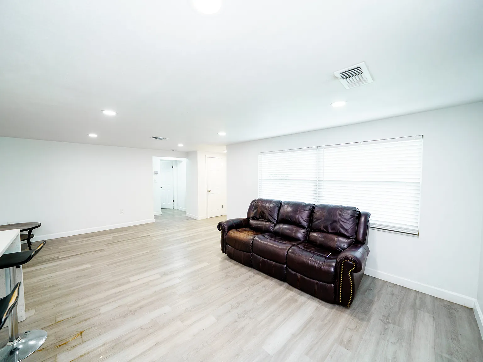 4 bed, 1715 sqft, $2,700 — Photo 4