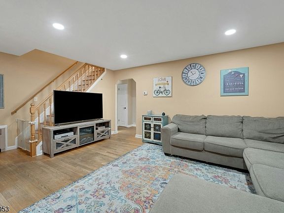 5th image of 33 E Passaic St