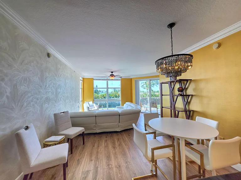 806 Windward Way #323 — Photo 3