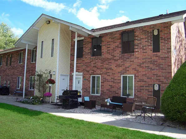 18 Navajo Court #18, Coram, NY 11727
