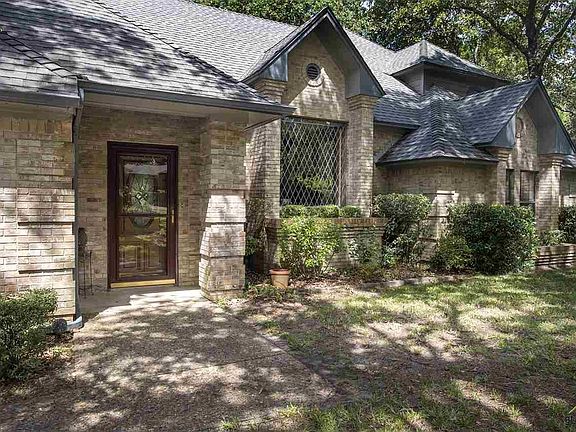 3rd image of 428 Lakeview Dr