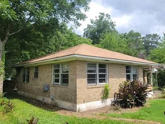 3rd image of 903 3rd St