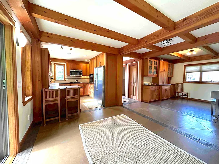1843 NE Virginia Ct — Photo 9