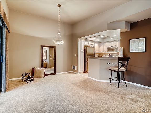 4th image of 1318 Bellevue Way NE APT 2
