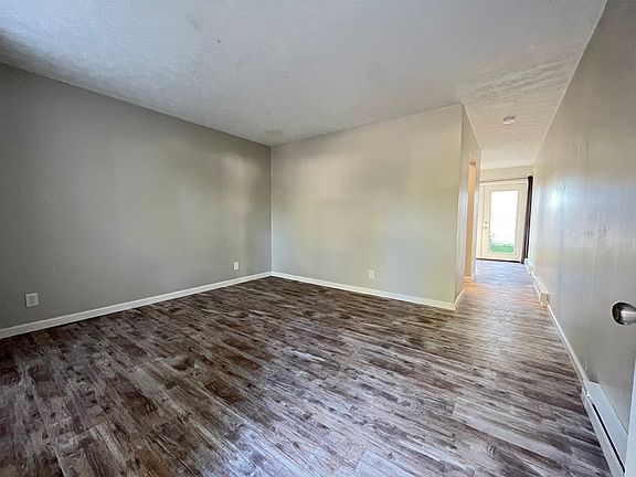3rd image of 200 Forest Ln