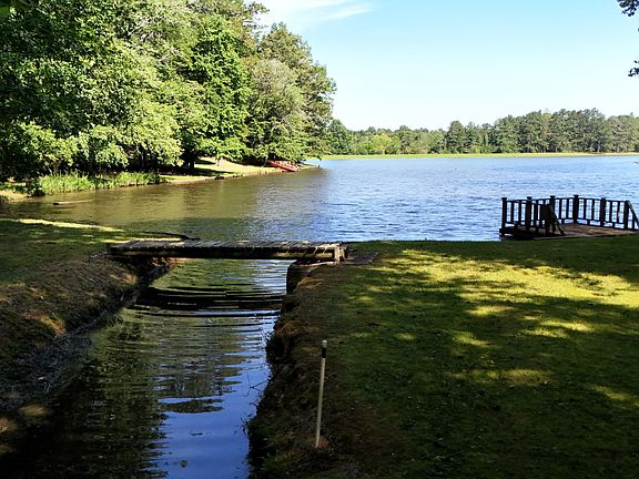 5th image of 924 Black Bass Rd