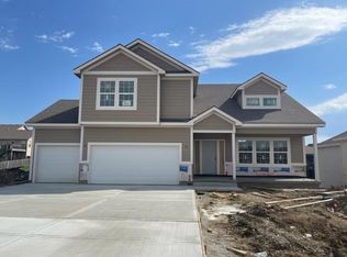 2121 Sycamore St, Leavenworth, KS 66048