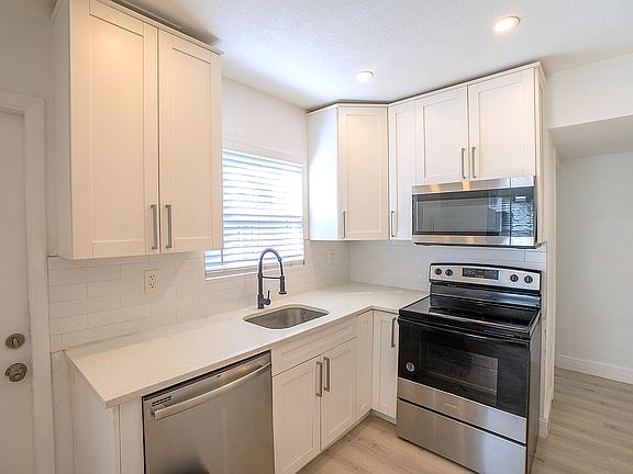 5th image of 626 23rd Ave S #1