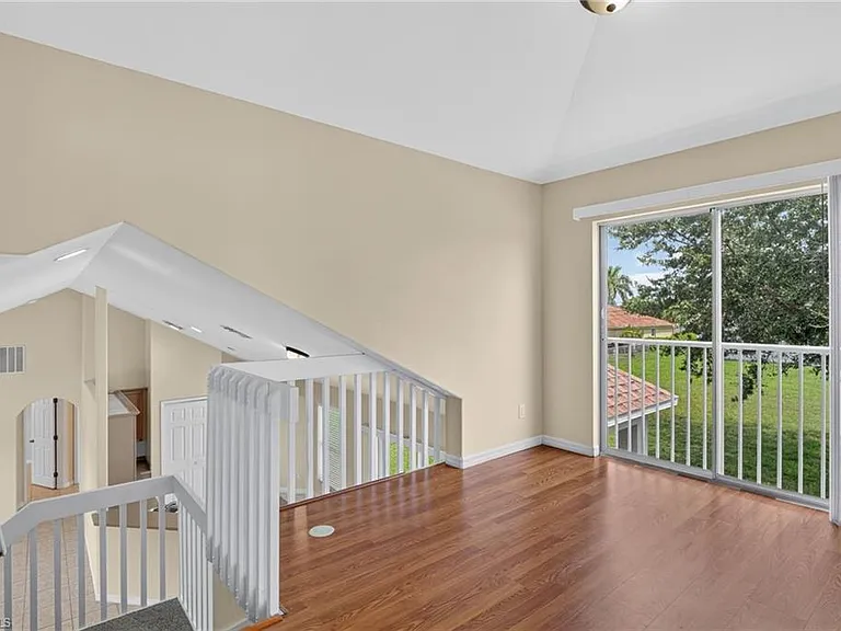 523 SE 25th Ln — Photo 16