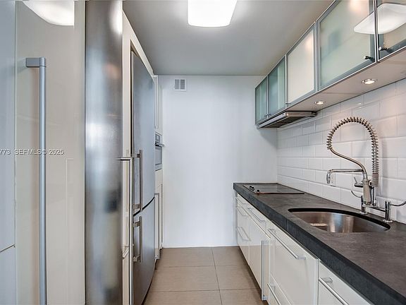 5th image of 1000 West Ave APT 311