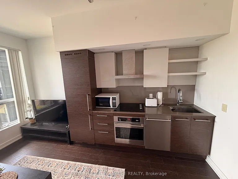 1030 King St W #1008 — Photo 3