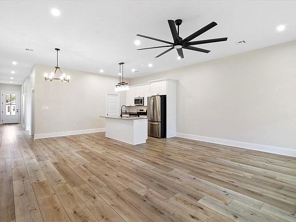 5th image of 3422 Daquin St
