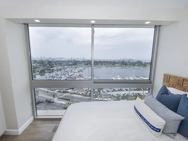 1710 Avenida Del Mundo #1008 — Photo 8