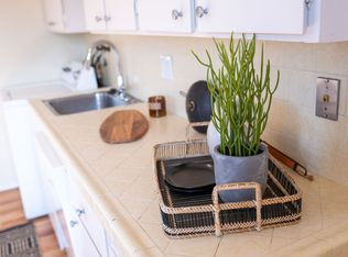 Move In Special: Beautiful Apt With Washer/Dryer And Parking Included!, Salt Lake City, UT 84106
