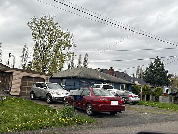 3rd image of 925 33rd Ave