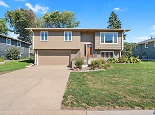 2800 S Kingswood Way, Sioux Falls, SD 57106