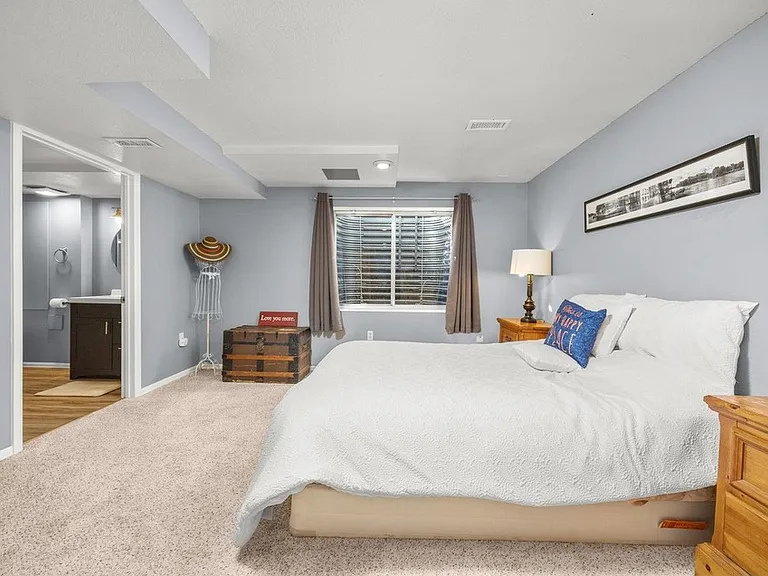 387 Oak Ln — Photo 32