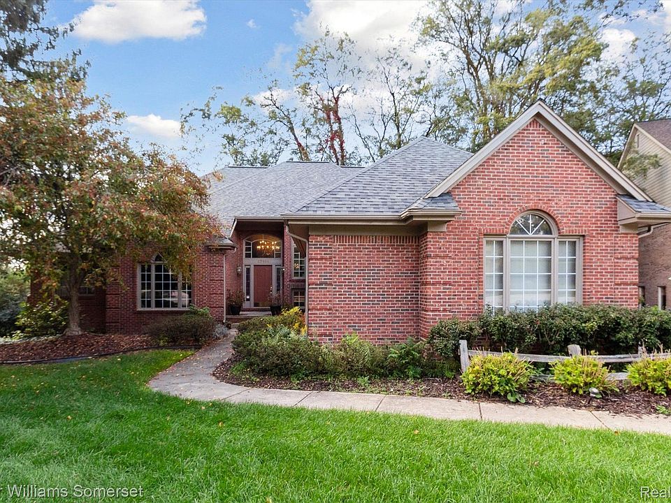 1st image of 27184 Cambridge Ln