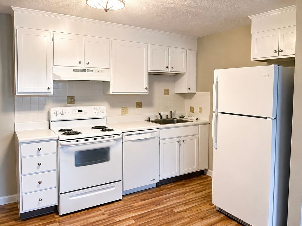 1st image of 5 Turnpike Rd APT 132