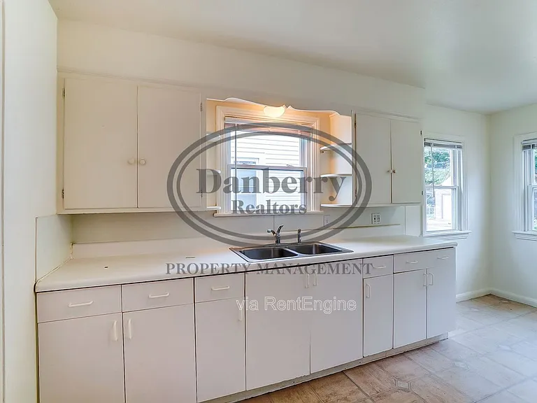 919 Brookley Blvd — Photo 7