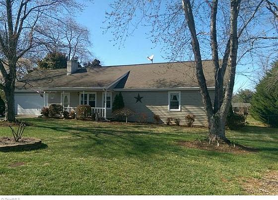 2nd image of 104 Plantation Dr APT D
