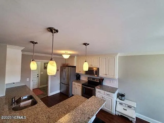 683 Brookfield Dr — Photo 3