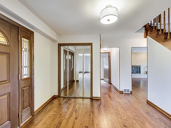 4th image of 2604 E Warwick Ct