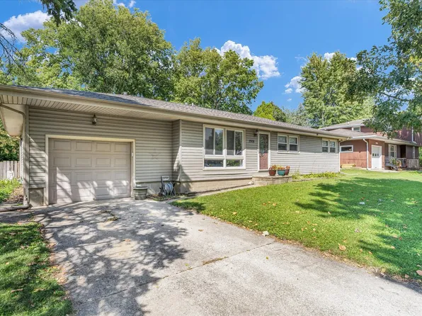 2908 Blair Dr, Champaign, IL 61821