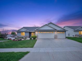 2528 Hawk Ridge Ct SE, Rochester, MN 55904