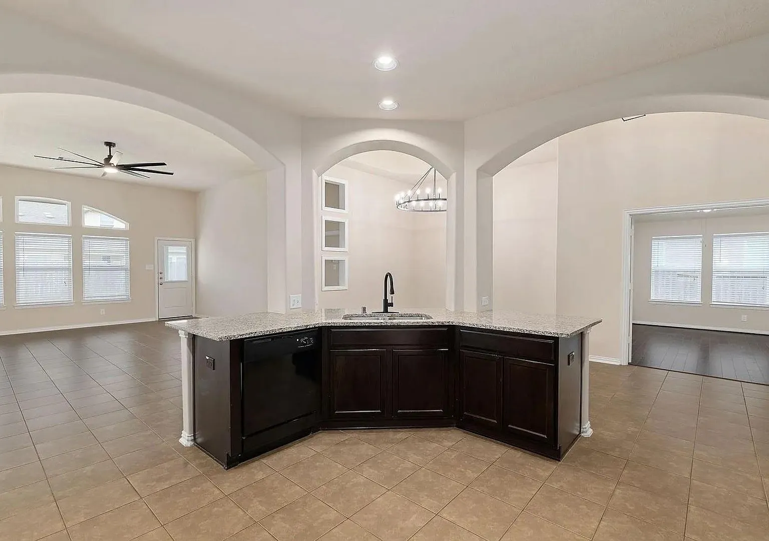 For Lease Offering $500 Off 3rd Months' Rent Apply By 09/15 | 3 Bed, 2 Bath |2,365 Sq Ft | Stone ... — Photo 1