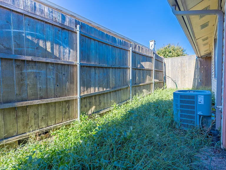 709 Arrowhead Cir — Photo 16