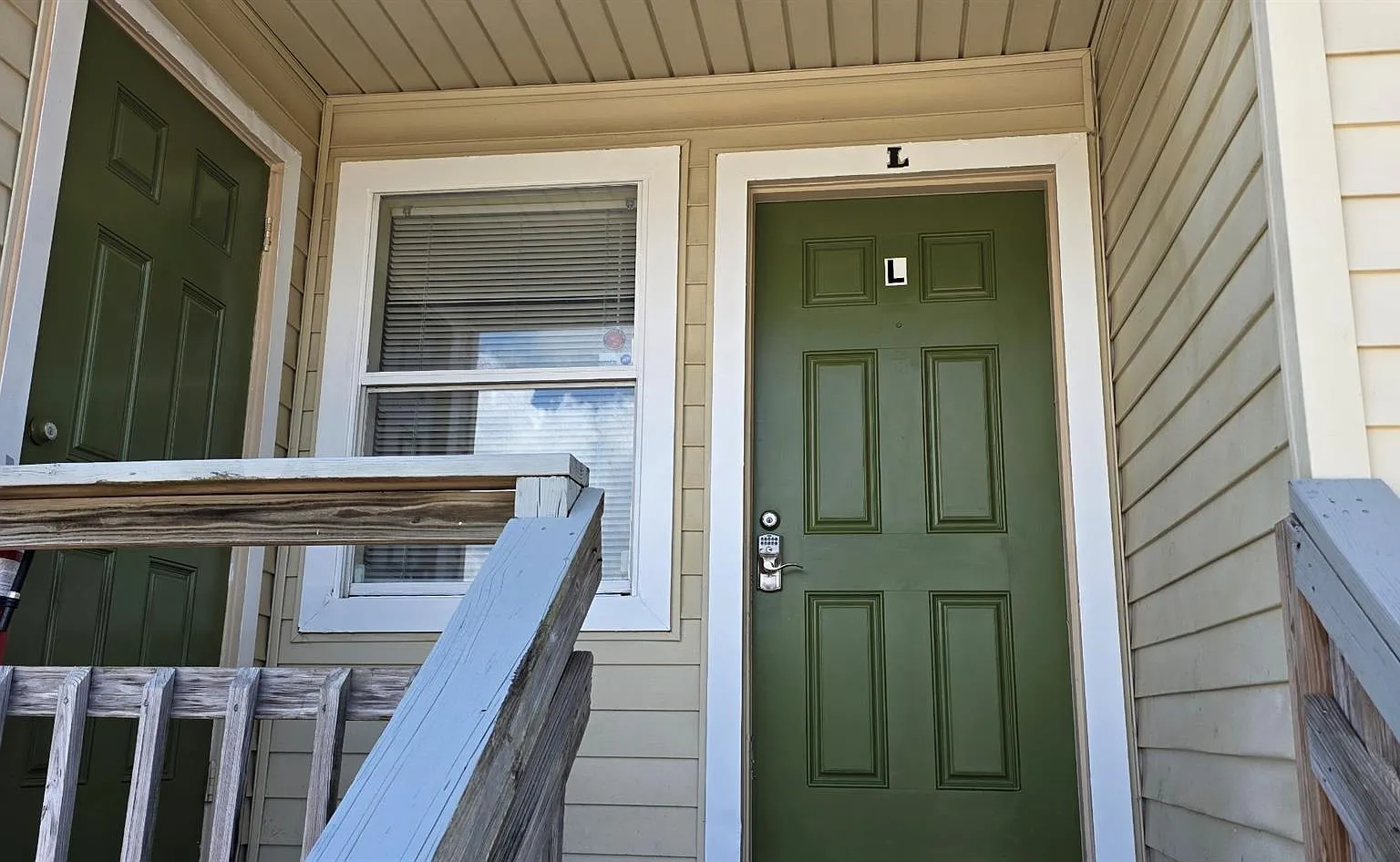 2 bed, 2.0 bath, 750 sqft, $1,300 — Photo 2