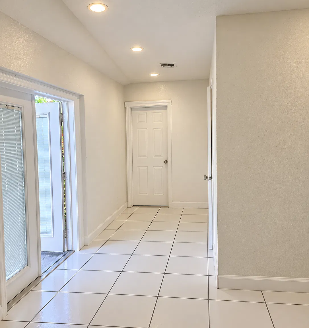 4 bed, 1750 sqft, $3,745 — Photo 3