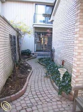 2nd image of 1126 Meadowglen Ct
