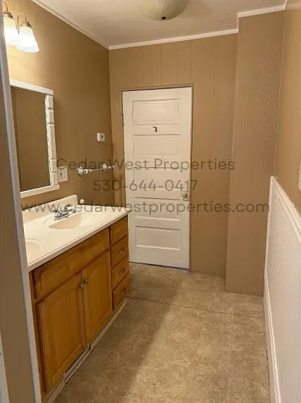 975 Coleman St — Photo 11