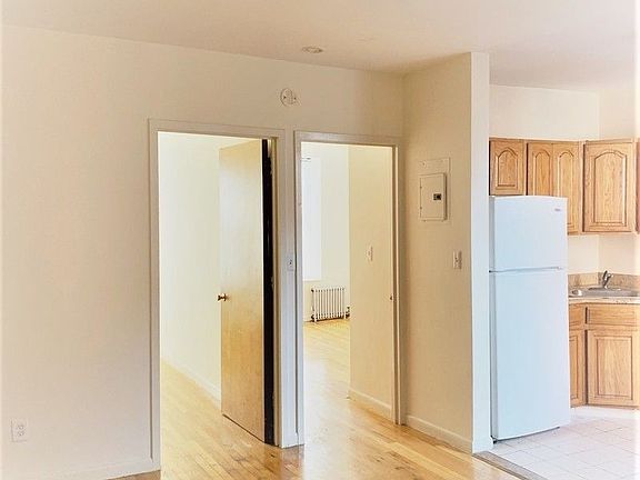 3rd image of 2852 35th St APT 3