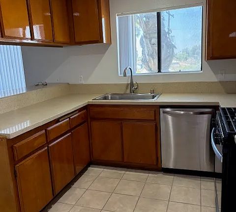 4th image of 1340 E South St #52a9fda33